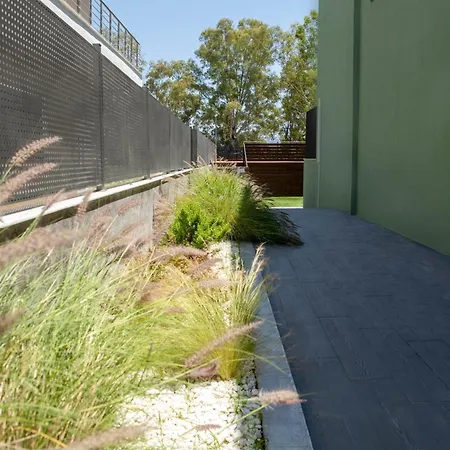 מלון דירות Erea Homes 3*